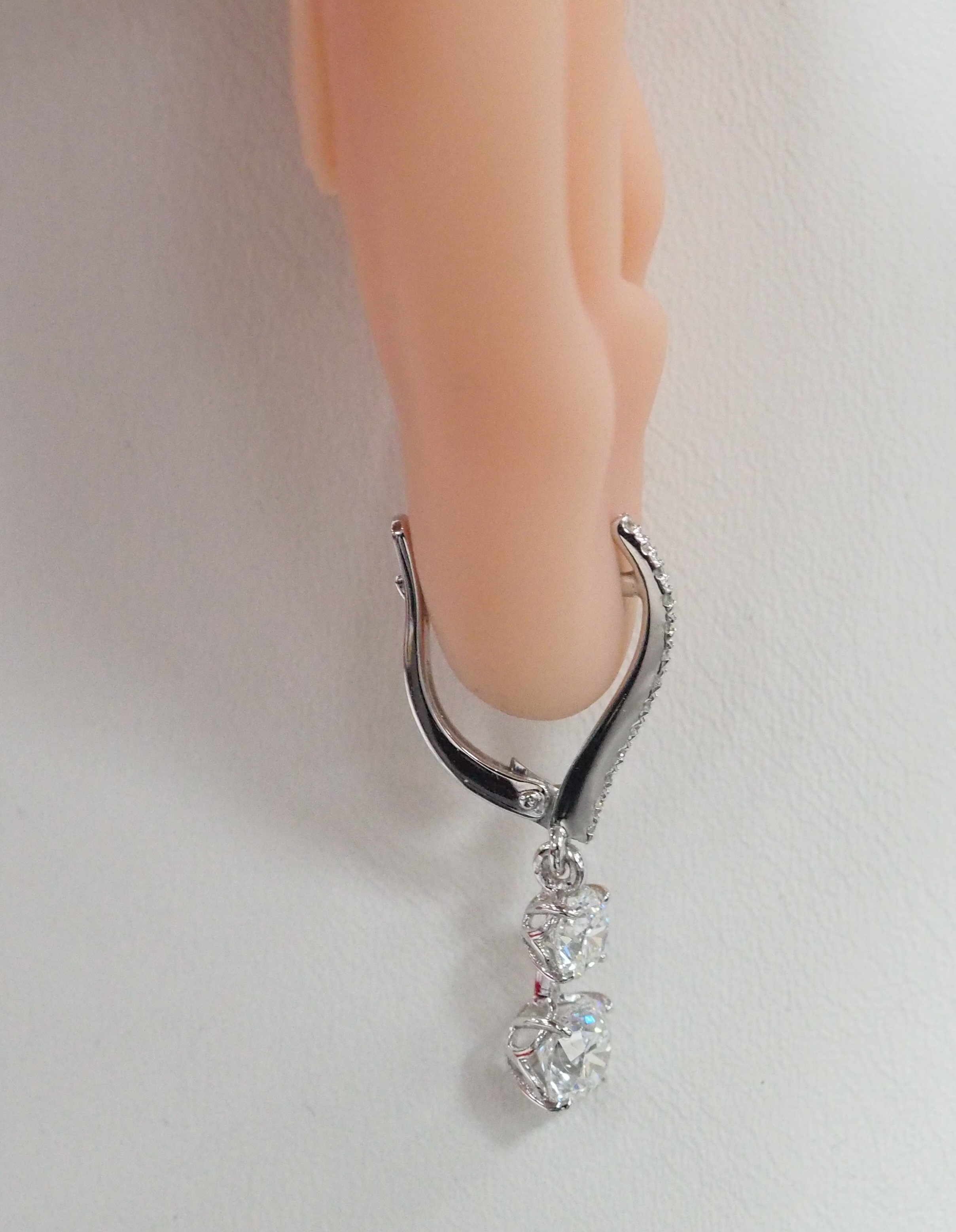 Серьги из белого золота с бриллиантами